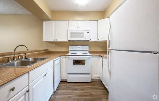 3BR, 2BA - 1195SF - Whispering Oaks Apartments