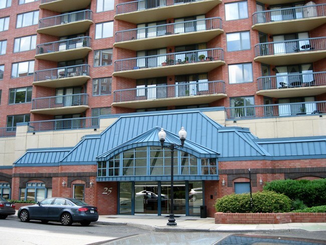 Los condominios clásicos - 25 Forest St