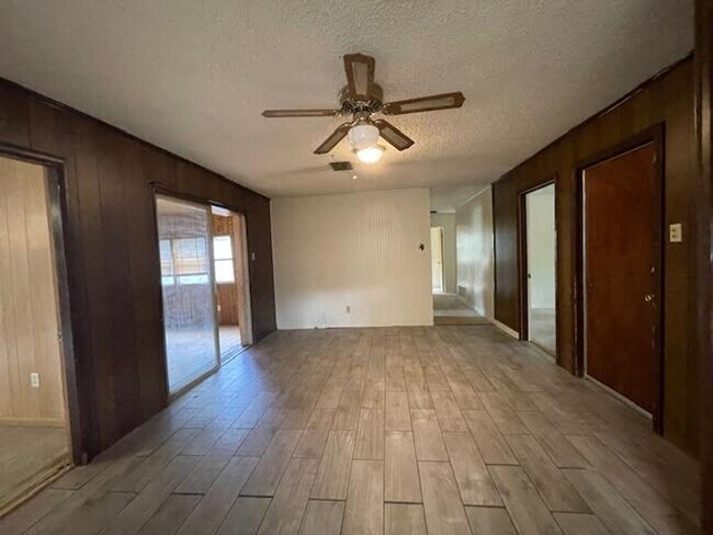 Foto del edificio - 115 Dawn Dr