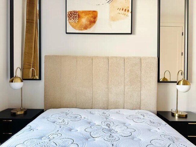 Foto del edificio - Furnished room/NOT APARTMENT