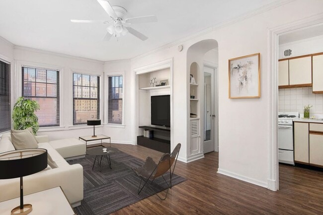 1-BR/1BA Living Area - 515 W. Briar