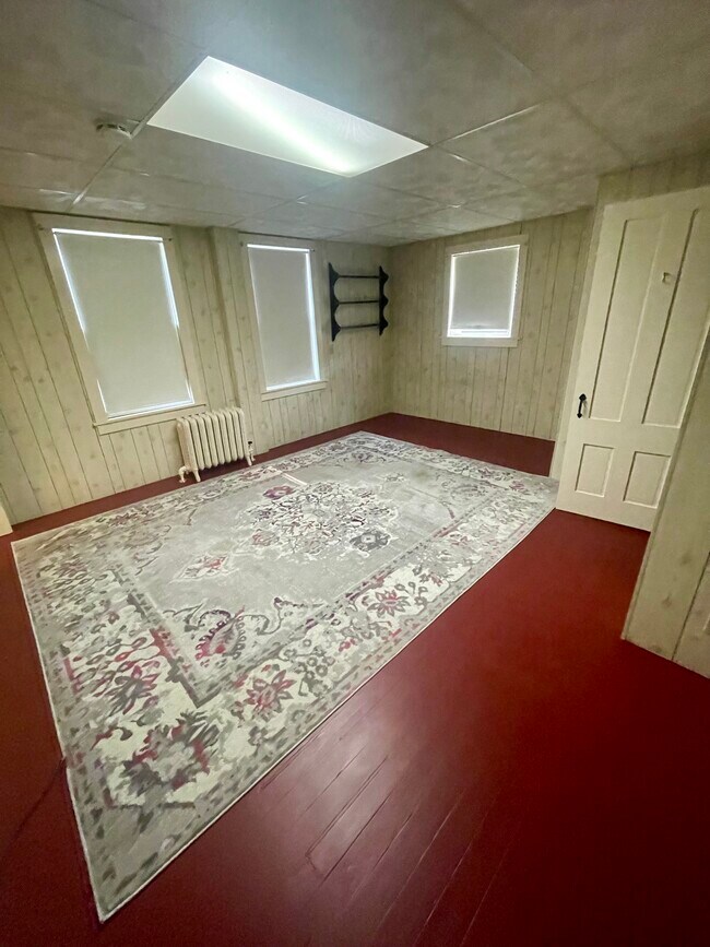 Bed room - 25 7th St