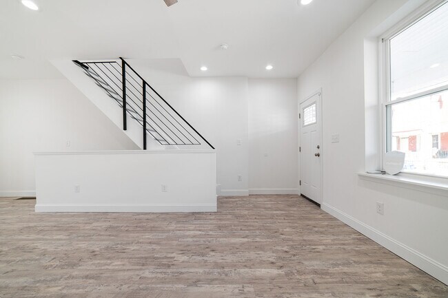 Building Photo - 5310 Hadfield St