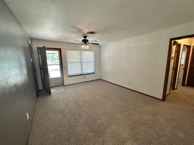 Foto del edificio - 3 Bed, 1 Bath Home for Rent – Del City
