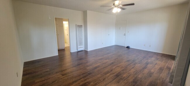 Living Room - 602 E Tujunga Ave