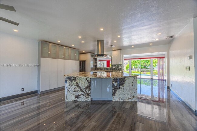 Foto del edificio - 2531 NE 47th St