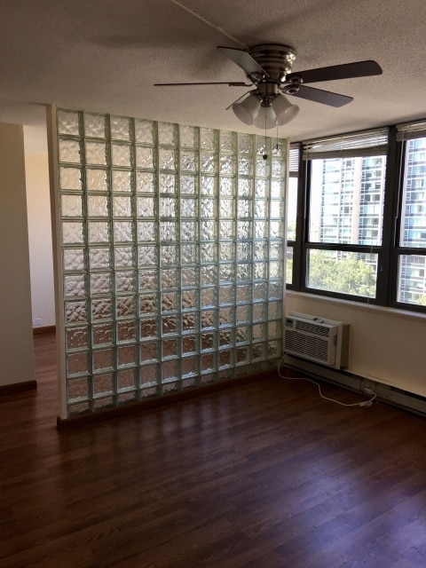 Building Photo - 2740 N Pine Grove Ave