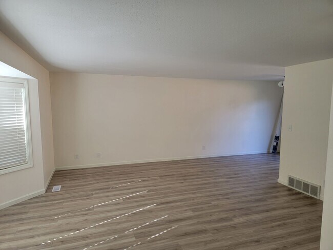 Foto del edificio - Great update 4-Bedroom Home On The South H...