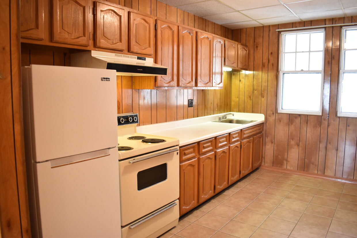 Primary Photo - 169 College St