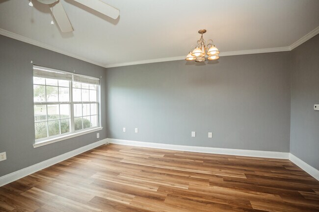 Building Photo - 794 Majestic Dr