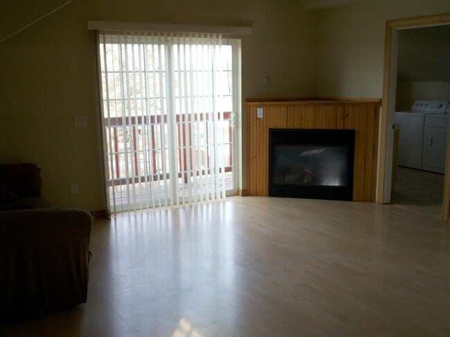 Building Photo - 676