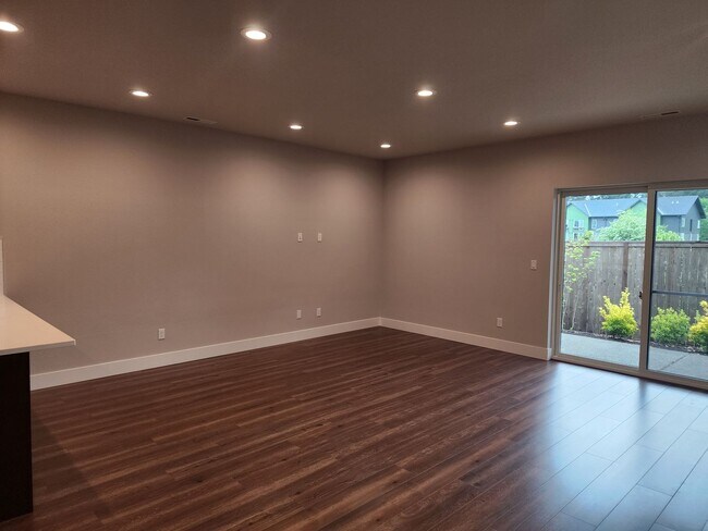 Building Photo - 3 bedroom Townhouse with Pool Access and Expansive Recreational Facilities