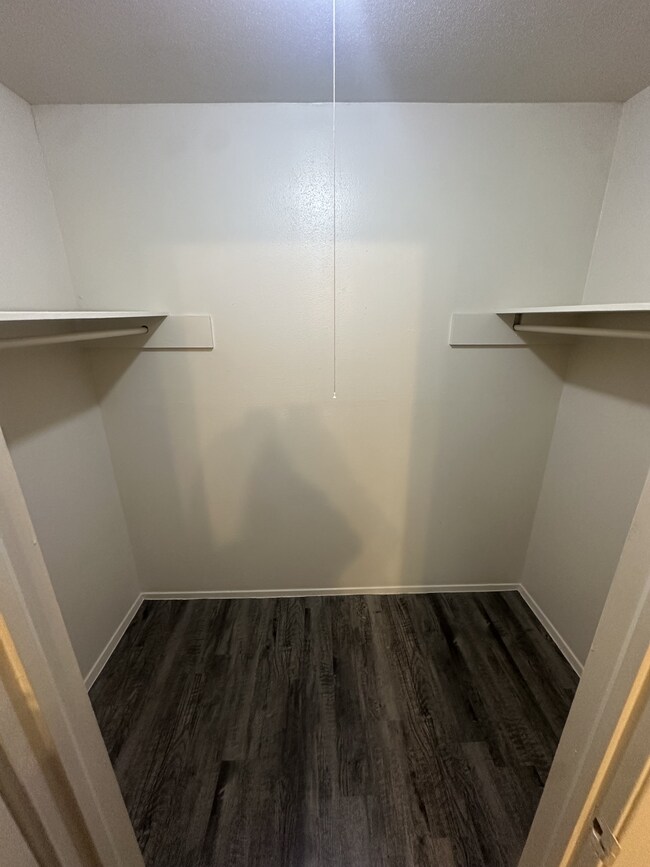 Vestidor - Cielo Hills Apartments