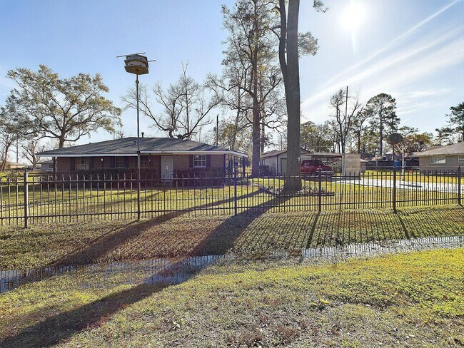 Building Photo - 2814 Balmorhea Ave