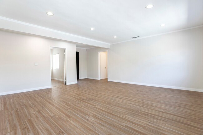 Foto del edificio - 12527 Stagg St