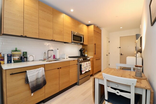 Building Photo - 10 Provost St