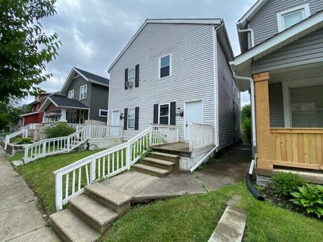 Foto del edificio - 673 Stanley Ave