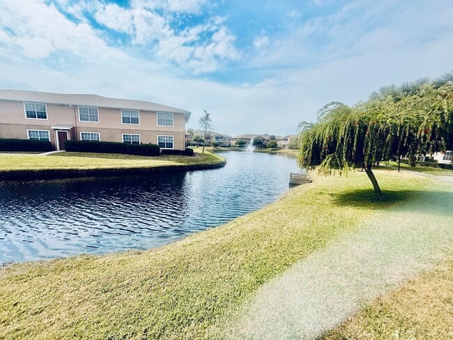 Foto del edificio - For Rent: Spacious 3-Bedroom, 2-Bath Second-Floor Condo with Balcony & Community Amenities