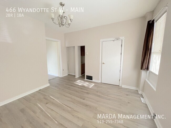Photo du bâtiment - COZY 2 BEDROOM 1 BATH MAIN FLOOR UNIT+ 50% GAS