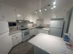 Building Photo - 1946 Monte Vista Dr