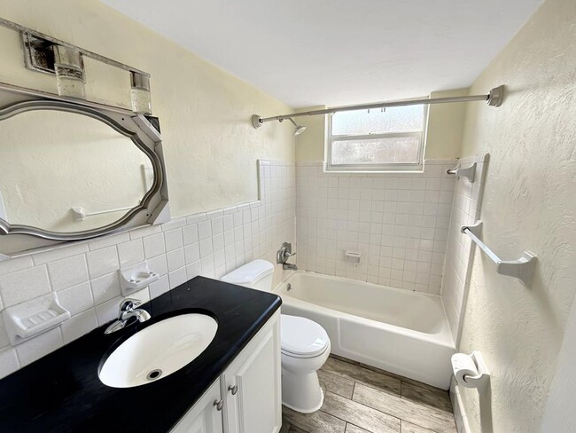 Building Photo - 820 State Ave