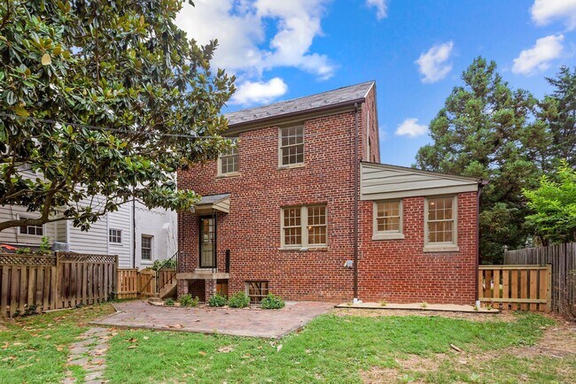 Building Photo - 4524 Verplanck Pl NW