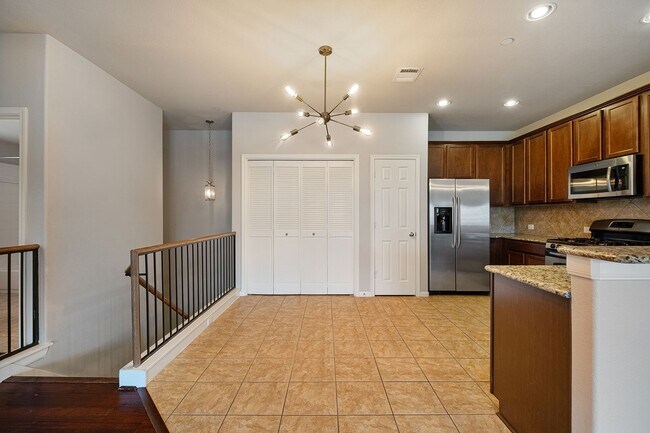 Foto del edificio - Beautiful 2-Bedroom, 2-Bath Condo in South...