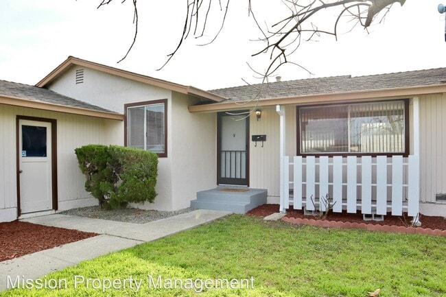 Building Photo - 3 br, 1.5 bath House - 300 Mayten Way