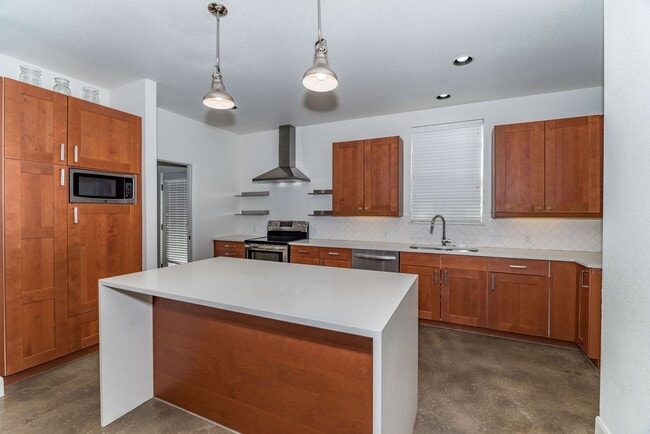 Building Photo - 3 Bedroom Near USAA/ Medical Center