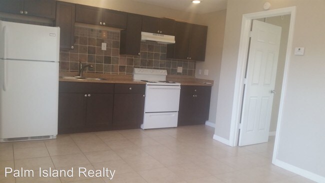 Foto del edificio - 1 br, 1 bath Apartment - 453 73rd Ave N