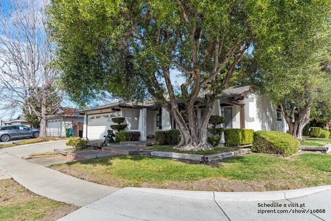Building Photo - 3021 Grand Lake Dr