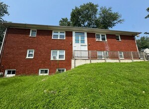 Building Photo - 1811 13th Ave