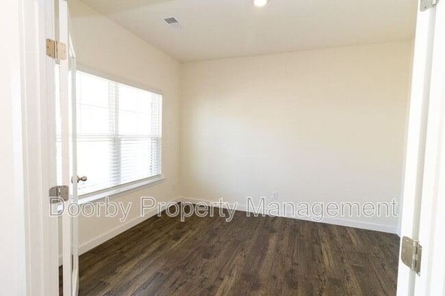 Foto del edificio - 4162 Lone Oak Cir