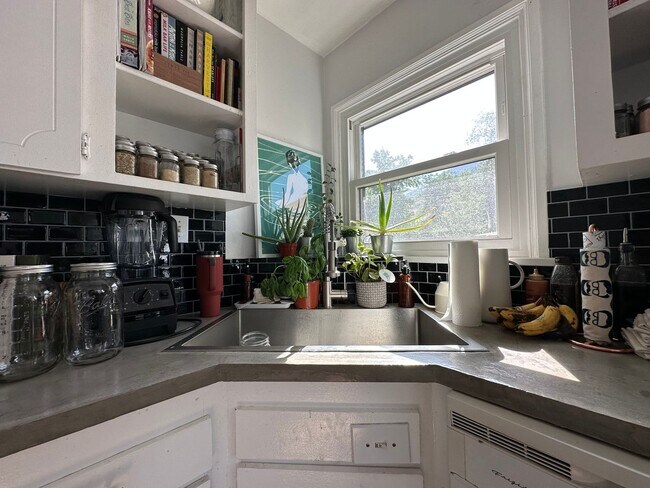 Foto del edificio - Wonderful House on the southeast benches i...