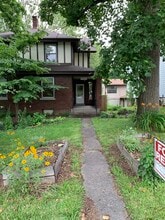 Building Photo - 3026 Montana Ave