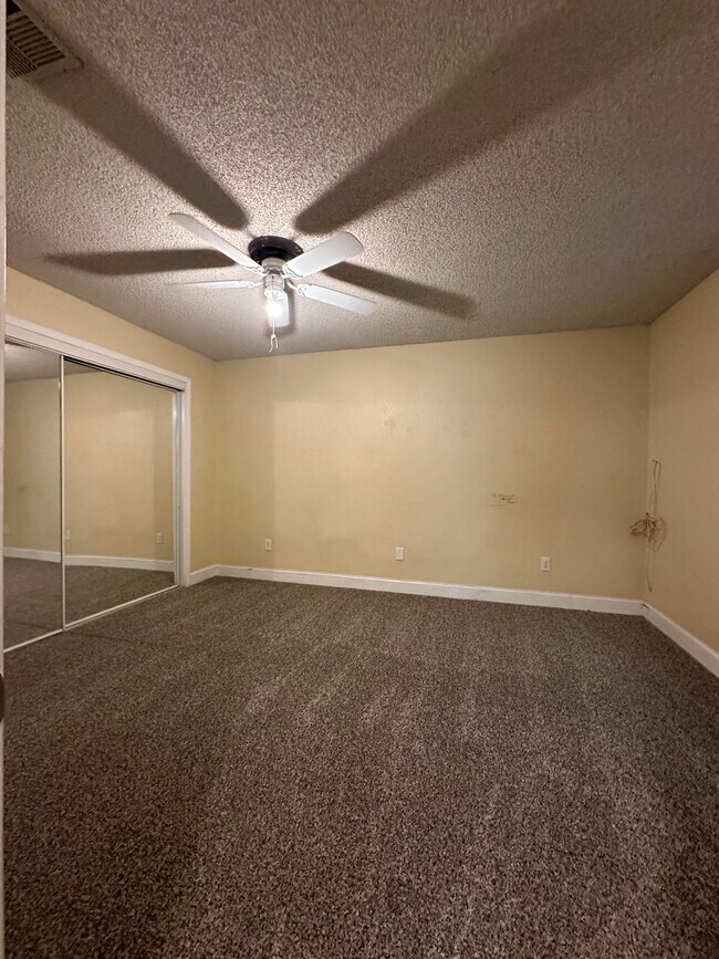 5500 Dunsmuir Rd Unit 32, Bakersfield, CA 93309 Condo for Rent in