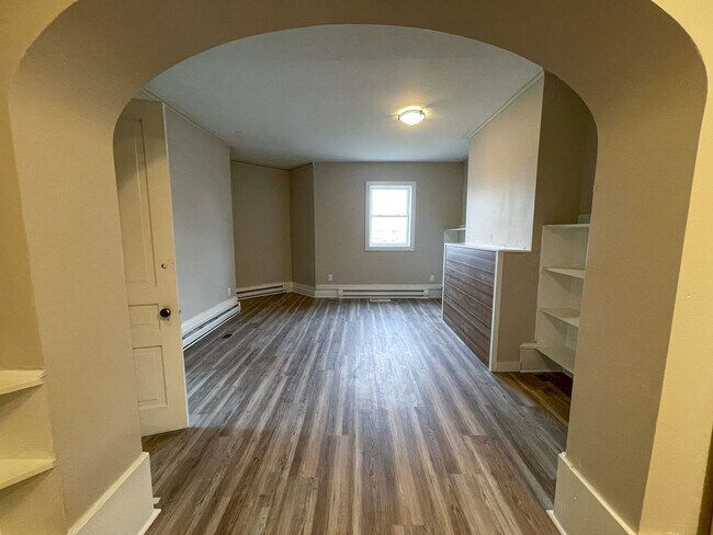 Foto del edificio - Beautifully Renovated 1 Bedroom Apartment with Private Entrance