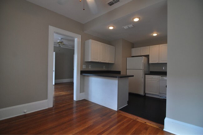 Building Photo - 1710 W Hills Ave