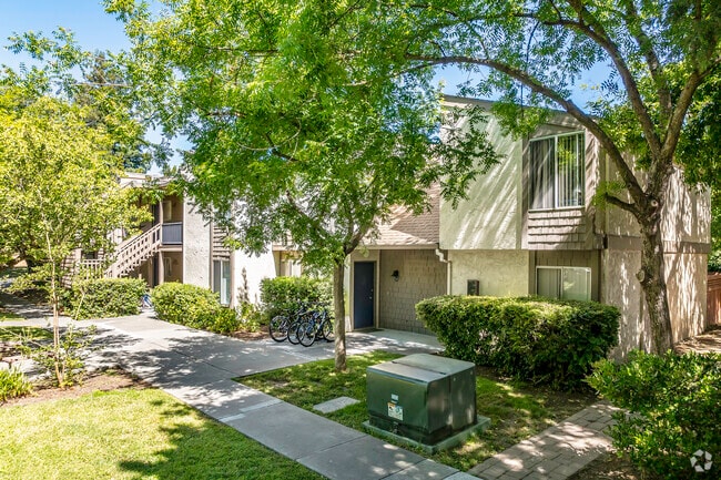 Building Photo - Alvarado Parkside Apartments