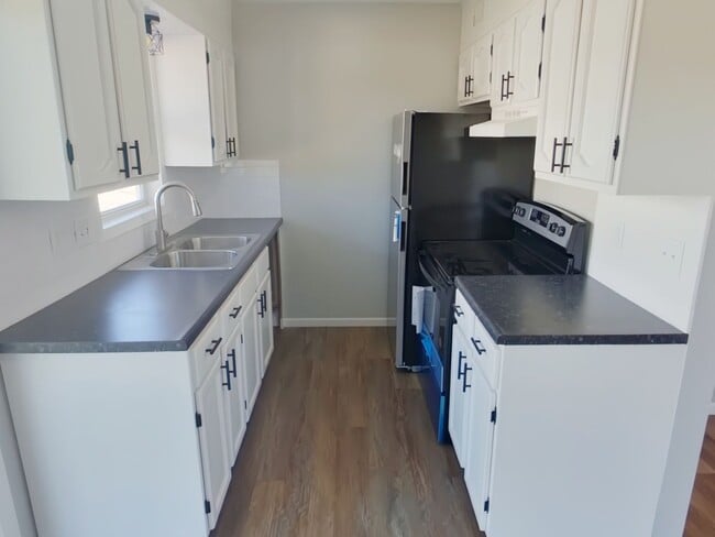 Building Photo - 254 N Acadia St