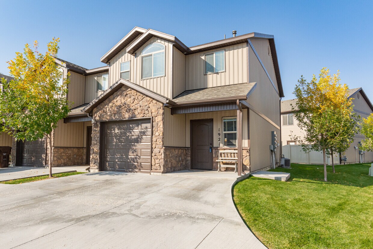 1921 285, Harrisville, UT 84414 Townhome Rentals in Harrisville UT