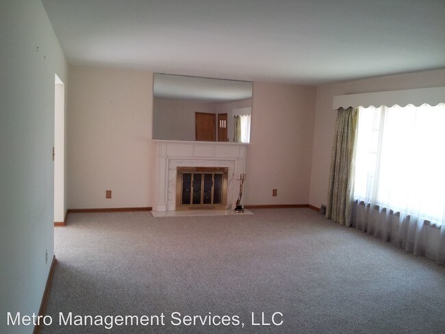 Building Photo - 4 br, 3 bath House - 3345 Newburg Road