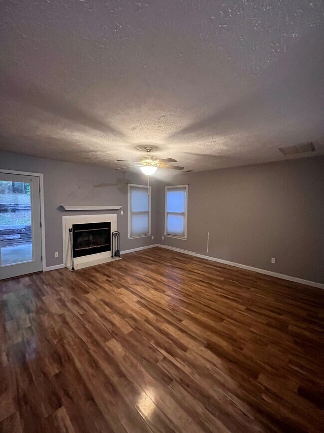 Living area w/fireplace - 5534 Robmont Dr