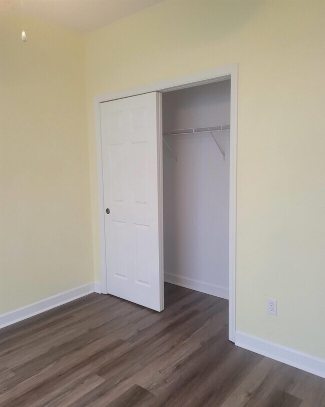 Foto del edificio - 4105 Raleigh Way