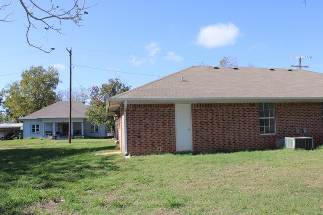 Building Photo - 703 SW 1st St