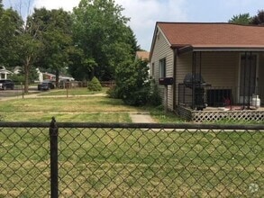Building Photo - 23704 Cayuga Ave