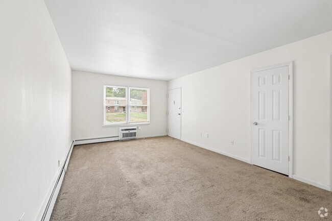 1BR, 1BA - 600SF - Living Room - Country Manor Apartments