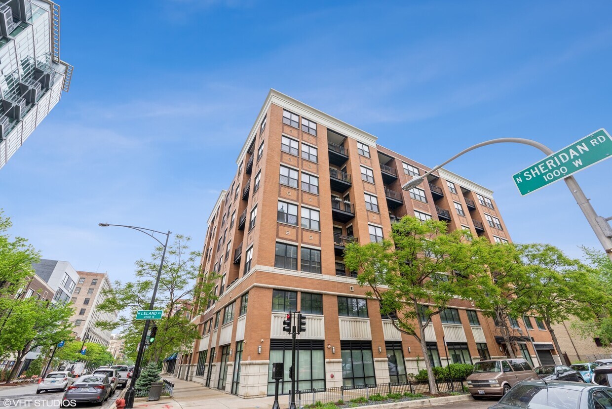 Primary Photo - 950 W Leland Ave
