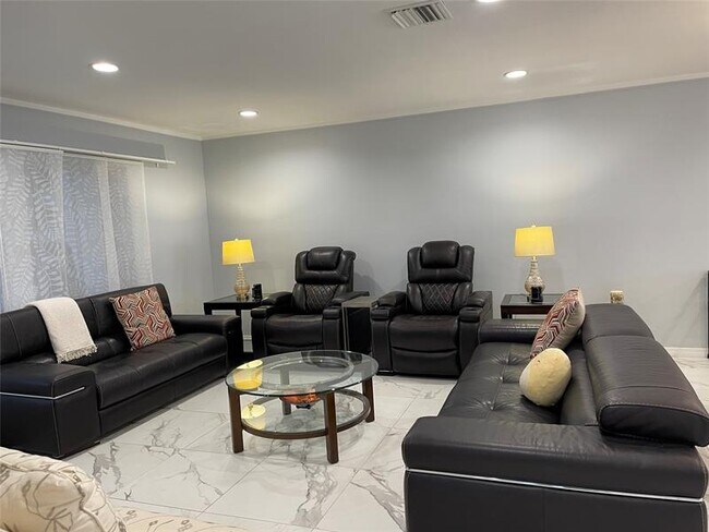 Foto del edificio - 5388 Privet Pl