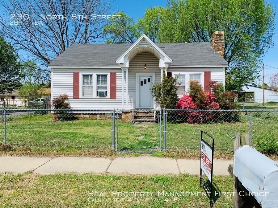 Primary Photo - 2301 N 8th St